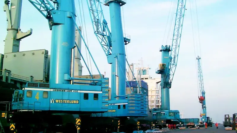 Liebherrs working at Westerlund, Antwerp: 25% reduction in fuel consumption
