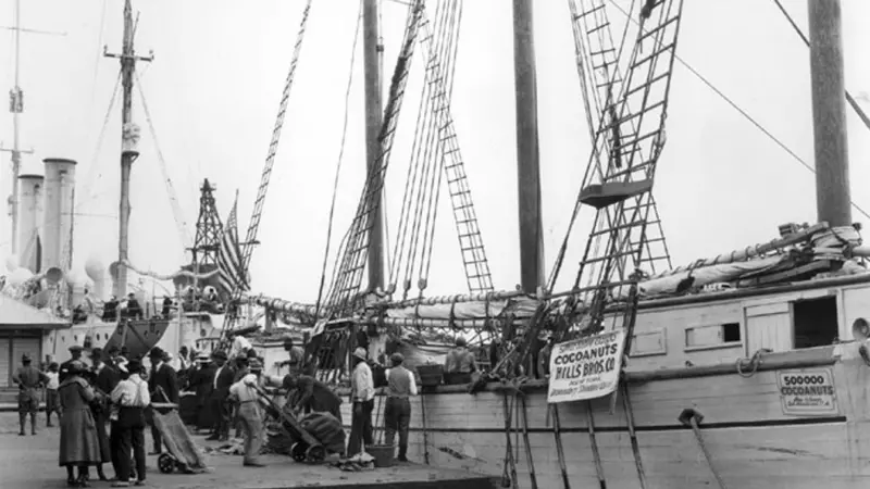 Longshoremen back then: government wants to reclaim the waterfront