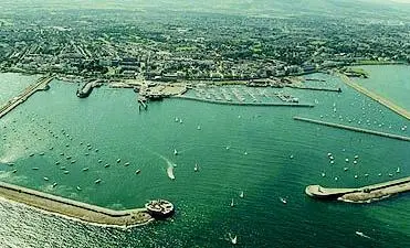 Dun Laoghaire: people watching