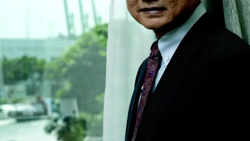 Larry Lam, Portek