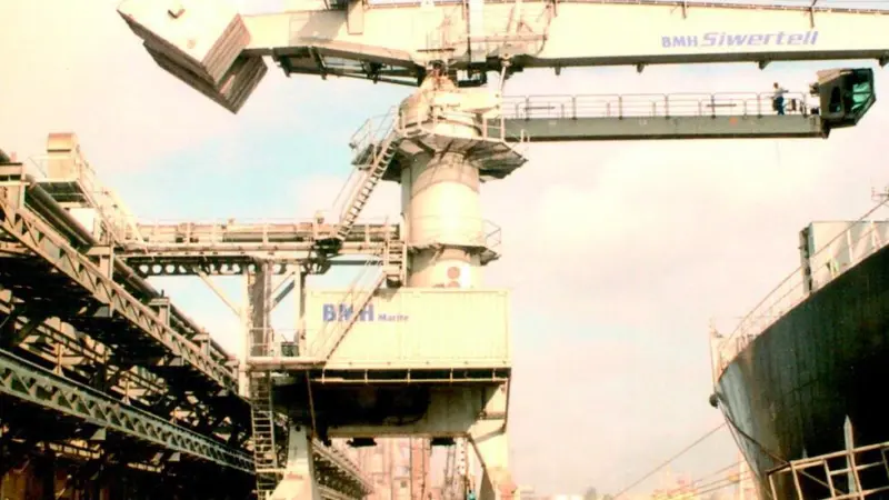 Siwertell ship unloader at Flour Mills, Apapa, Lagos
