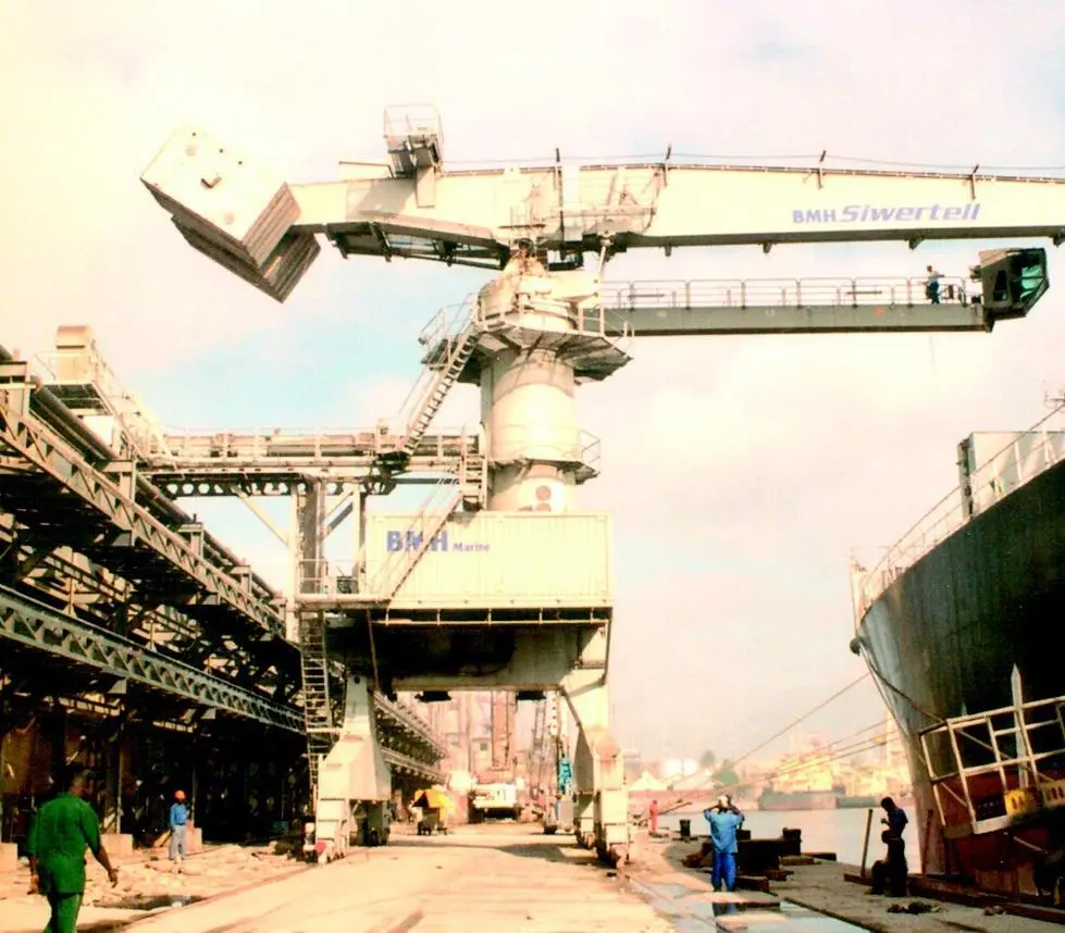 Siwertell ship unloader at Flour Mills, Apapa, Lagos