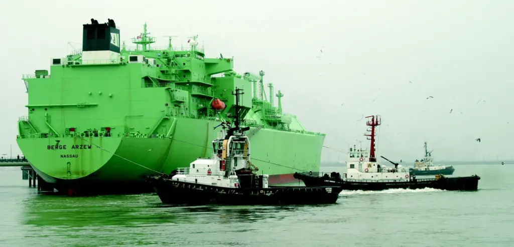 LNG tanker BERGE ARZEW being handled by Adsteam tugs in the Medway