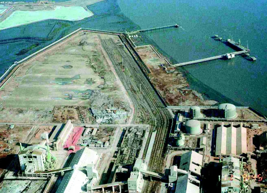 Kandla: developing a new satellite port
