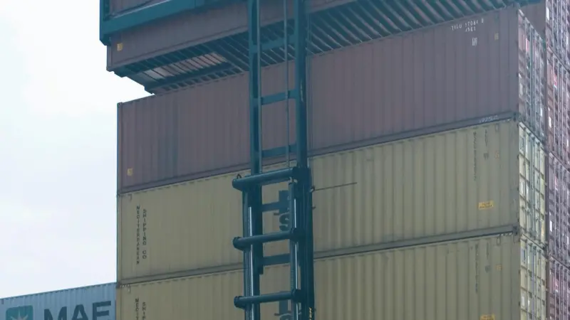 00_93233_containers1