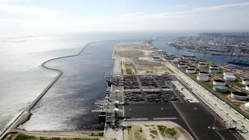 Port Strategy: delays to Le Havre's Port 2000 plan led to drawn-out battles with the European Commission