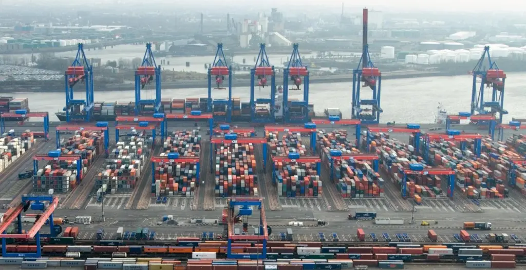 Port Strategy: Hamburg nets first terminal indicator award