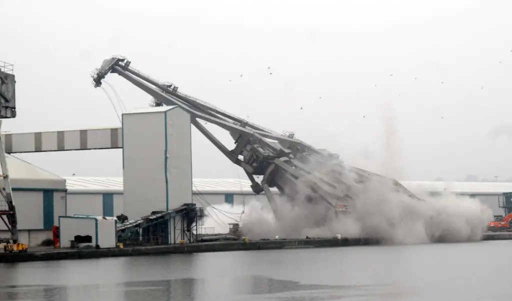 Port Strategy: Peel Ports clears unwanted crane clutter in Liverpool