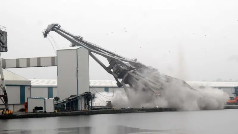 Port Strategy: Peel Ports clears unwanted crane clutter in Liverpool