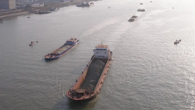 Port Strategy: Trade on the Chinese river artery continues to thrive
