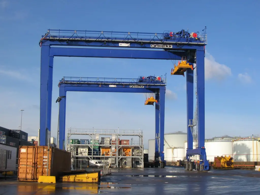 00_95499_PS_JULY_Europe_The_Immingham_Cranes