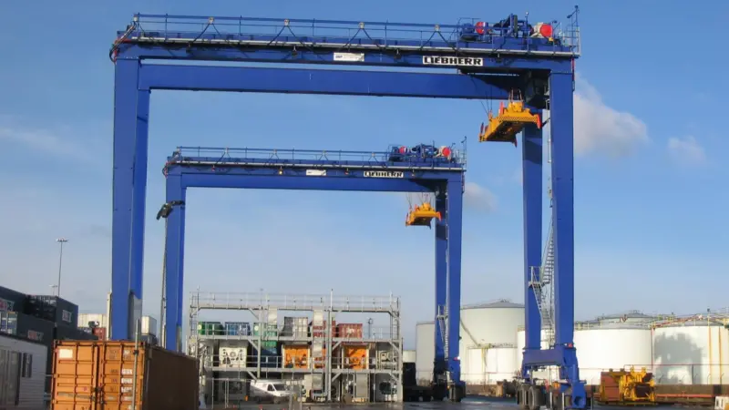 00_95499_PS_JULY_Europe_The_Immingham_Cranes