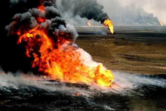 00_93036_Kuwait_-_oil_on_fire