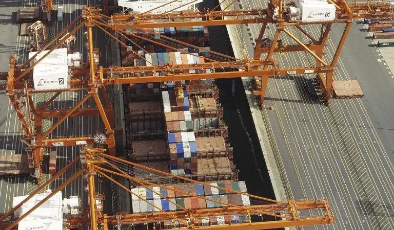 00_94597_Ceres_Paragon_Container_terminal_double_berth