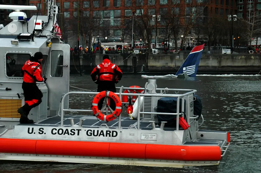 Port Strategy: The Coast Guard enforces a safety zone around the US Airways plane in the Hudson. Credit: US Coast Guard/PA1 Susan Blake