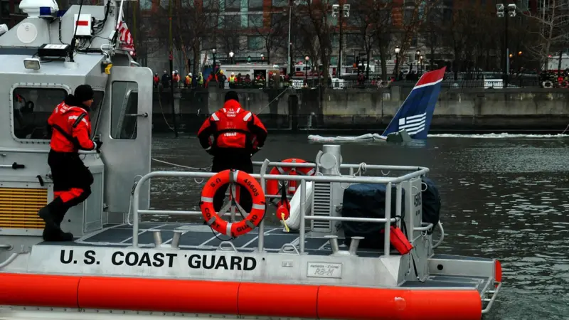 Port Strategy: The Coast Guard enforces a safety zone around the US Airways plane in the Hudson. Credit: US Coast Guard/PA1 Susan Blake