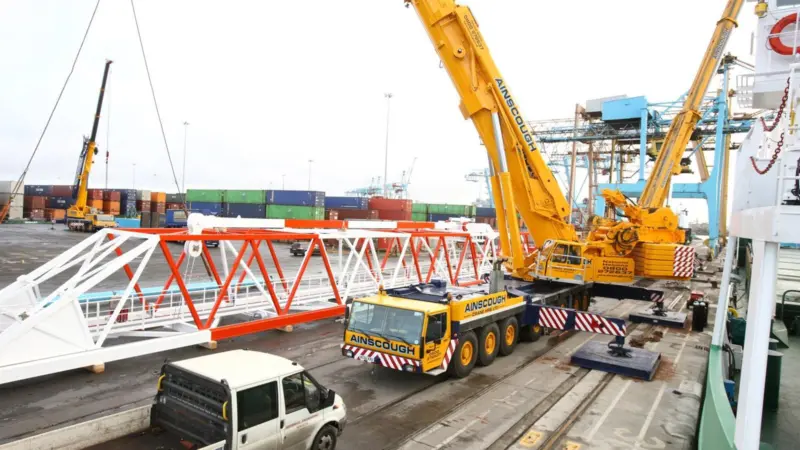 00_94976_DECEMBER_PS_News_liverpool_crane