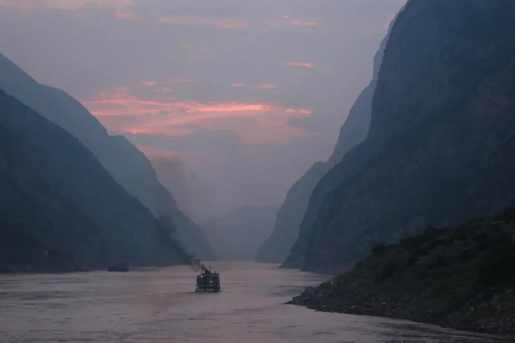Dusk_on_the_Yangtze_River.jpg