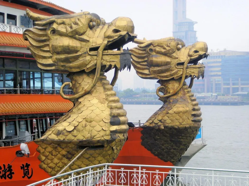 China_pic_dragon_figureheads_smaller.jpg