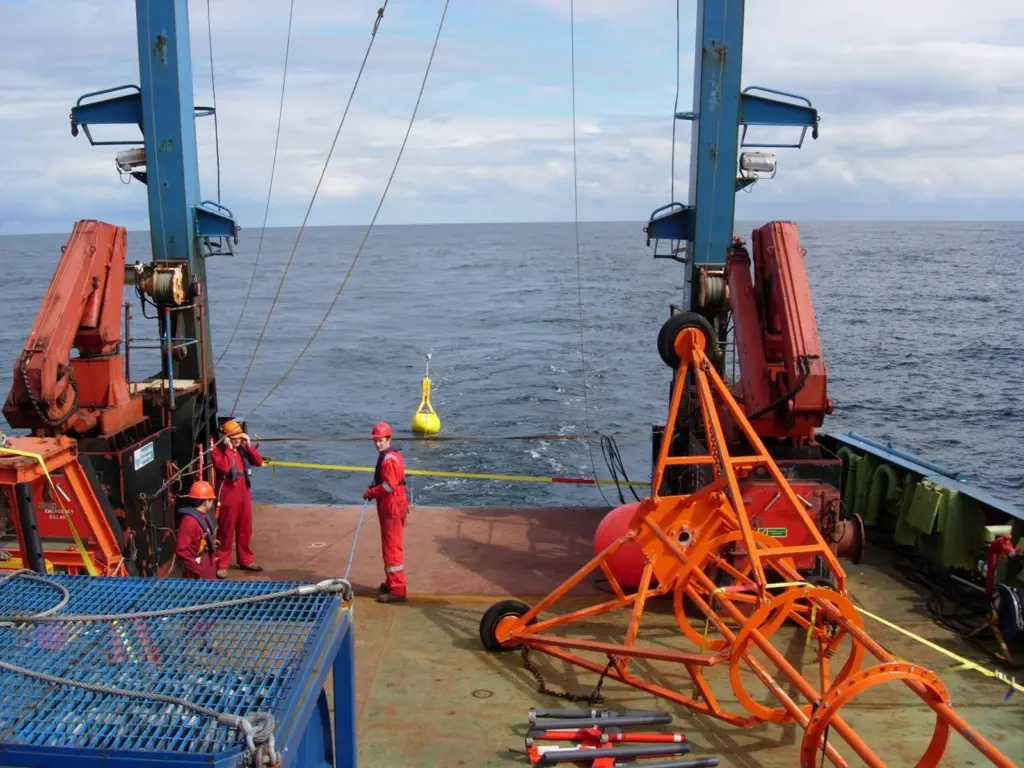 2_Tailbuoy.JPG