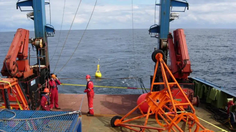 2_Tailbuoy.JPG
