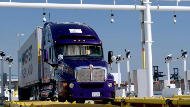 00_94208_Pier400_Truck