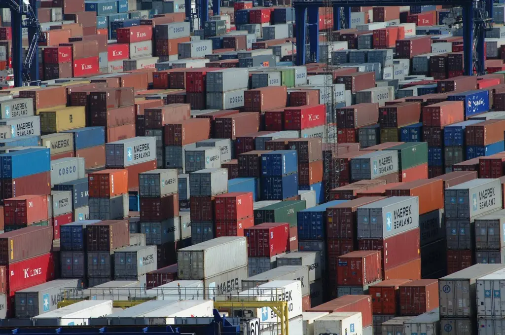 Port Strategy: With so many containers passing through, lashing is a critical job at ports