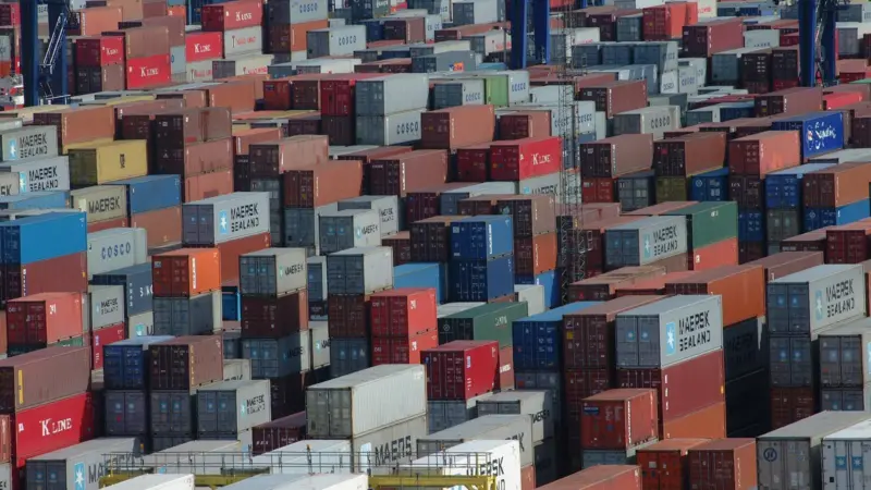 Port Strategy: With so many containers passing through, lashing is a critical job at ports