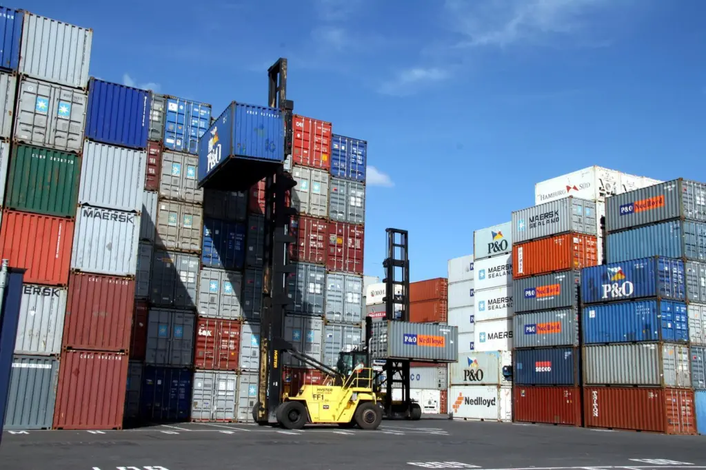 Port Strategy: Auckland finds technology such as Canbus controllers and remote diagnostics useful in reachstackers