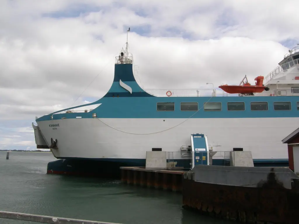 The_Kanhave_moored_at_Saelvig.JPG