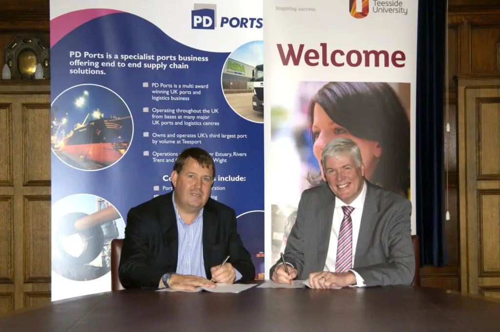 00_94927_PD_Ports_CEO_David_Robinson2C_left_and_Prof_Henderson_VC_Teesside_University_right
