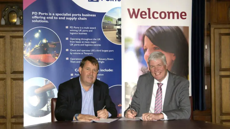 00_94927_PD_Ports_CEO_David_Robinson2C_left_and_Prof_Henderson_VC_Teesside_University_right