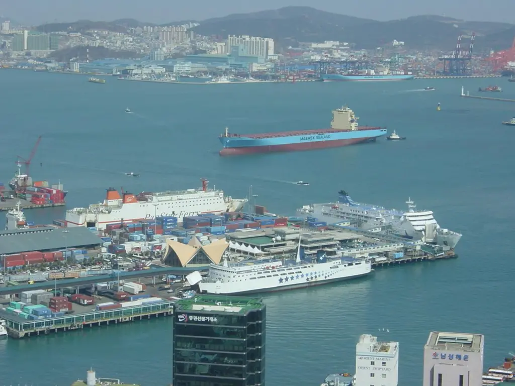 00_95454_Busan-port-from-Busan-tower-2