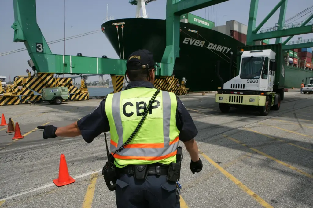 00_93727_US_customs_officer_directing_a_truck
