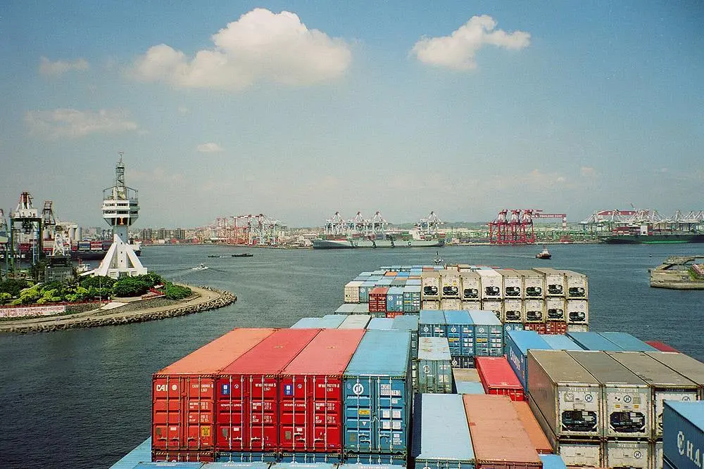 00_93728_Kaohsiung-container-port_ship._Credit_-_Henry_Trotter