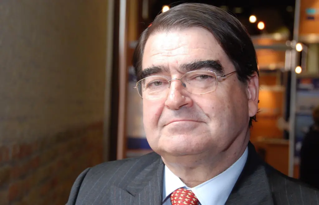 Port Strategy: "Together with shippers and forwarders, we must work to do away with adminstration burdens, and make connections simple," Dick van den Broek Humpreij, ESC