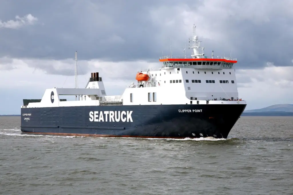 Short_sea_photo_small.JPG