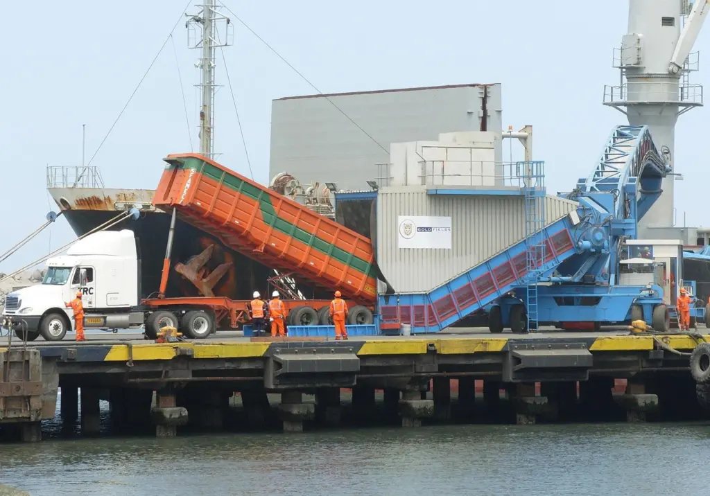 00_95610_Port_of_Salaverry_Shiploader