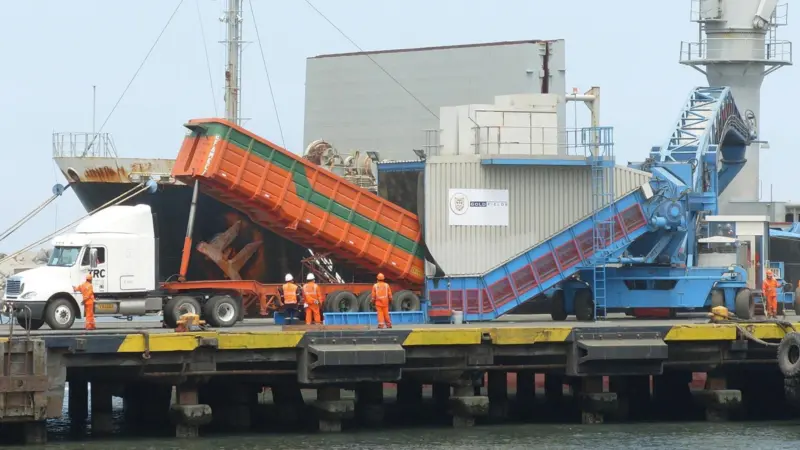 00_95610_Port_of_Salaverry_Shiploader