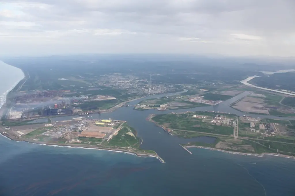 Lázaro Cárdenas preparing a second container terminal concession