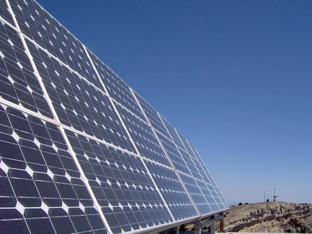 Port Strategy: Investment in solar power in sun-blessed ports can help control emissions. Credit: Fernando Tomás