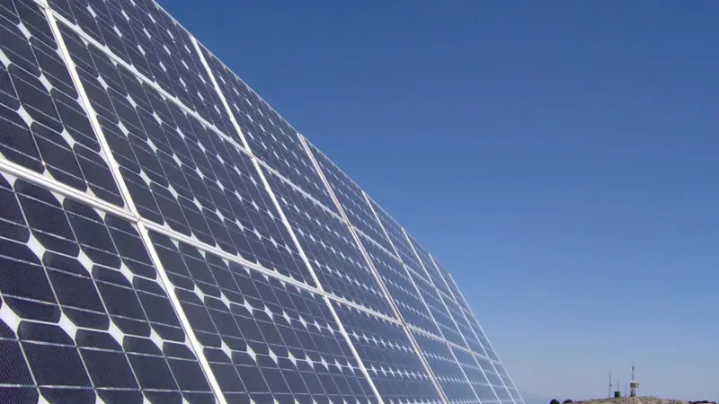 Port Strategy: Investment in solar power in sun-blessed ports can help control emissions. Credit: Fernando Tomás