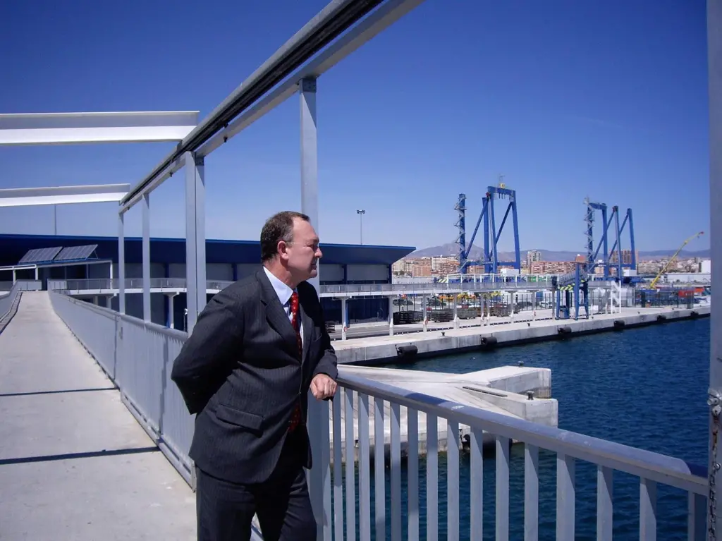 Port Strategy:NICTI's experience of outsouring maintenance at its Japanese terminal has so far been pain-free
