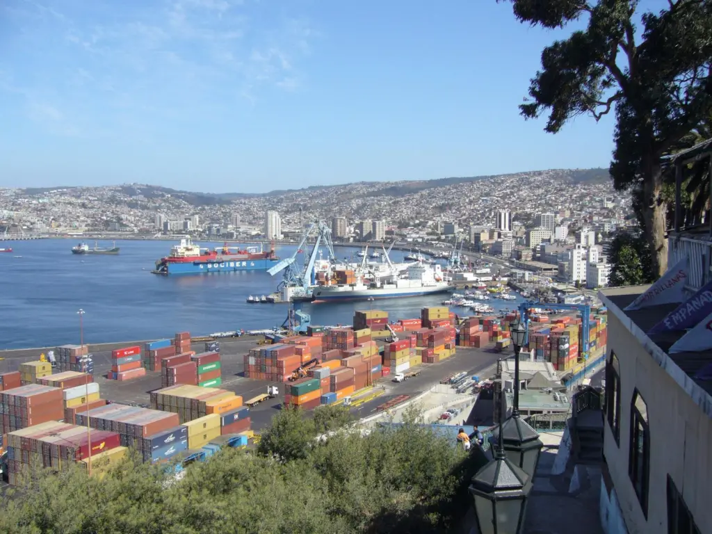 While Valparaiso port is almost back up to capacity, other ports are still suffering from the recent earthquake. Photo: Luigi Bosca