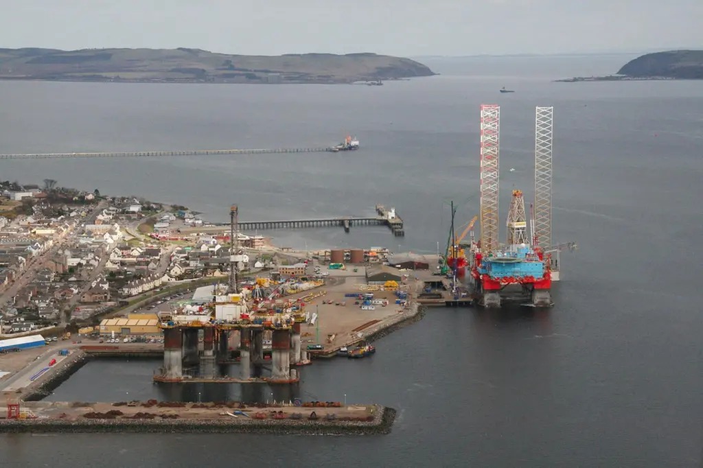 00_95853_Cromarty-Firth-Port