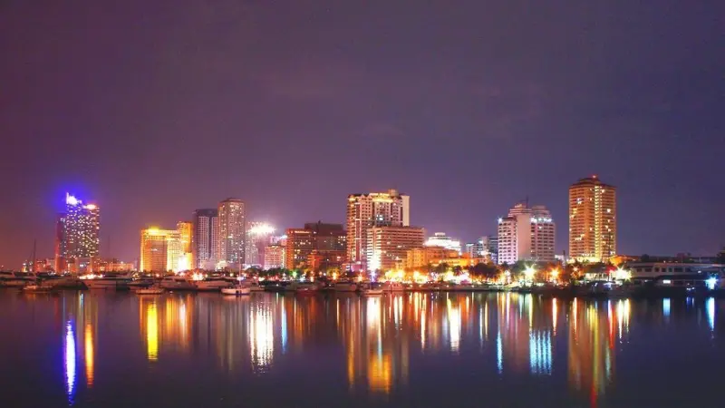 Manila drops tariffs and dares shipping to follow