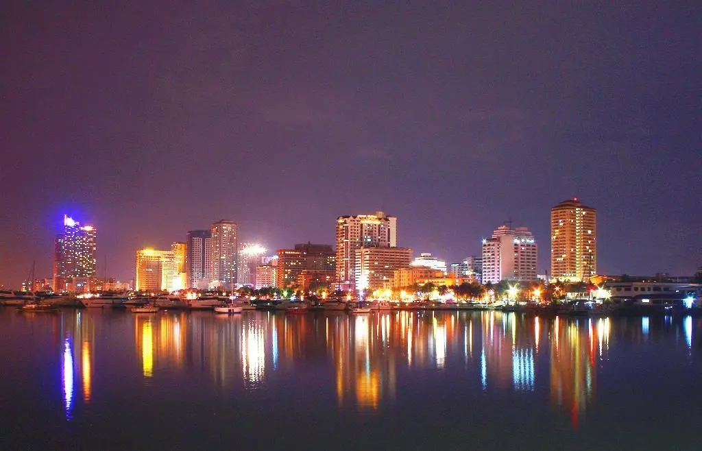 Manila drops tariffs and dares shipping to follow