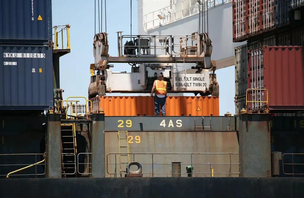 Port Strategy: Bonuses for productivity can become worthless in an economic downturn