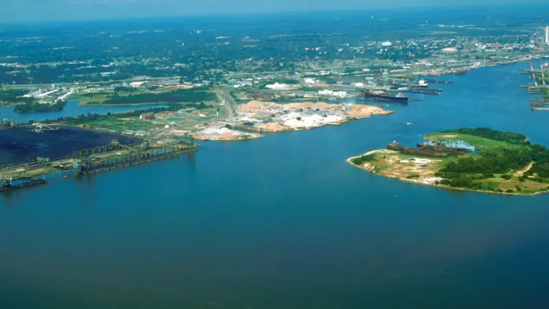 Commercial vessel traffic is continuing self inspection and reporting oil contamination at Mobile