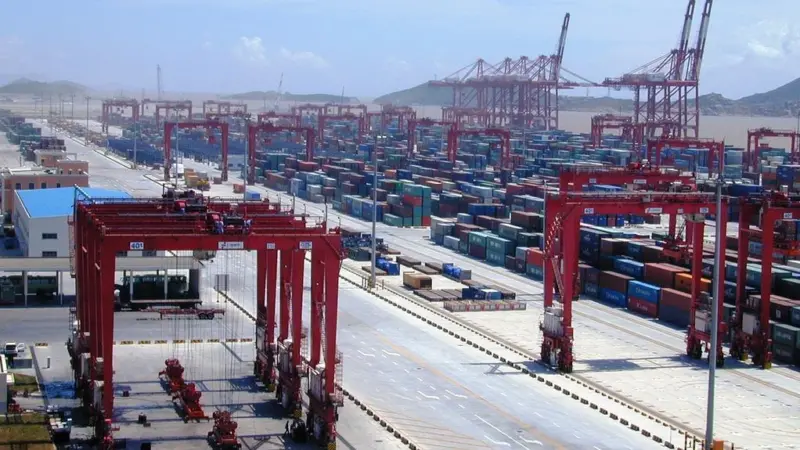 Yangshan's deep water berths saw throughput rise by almost 37% year on year